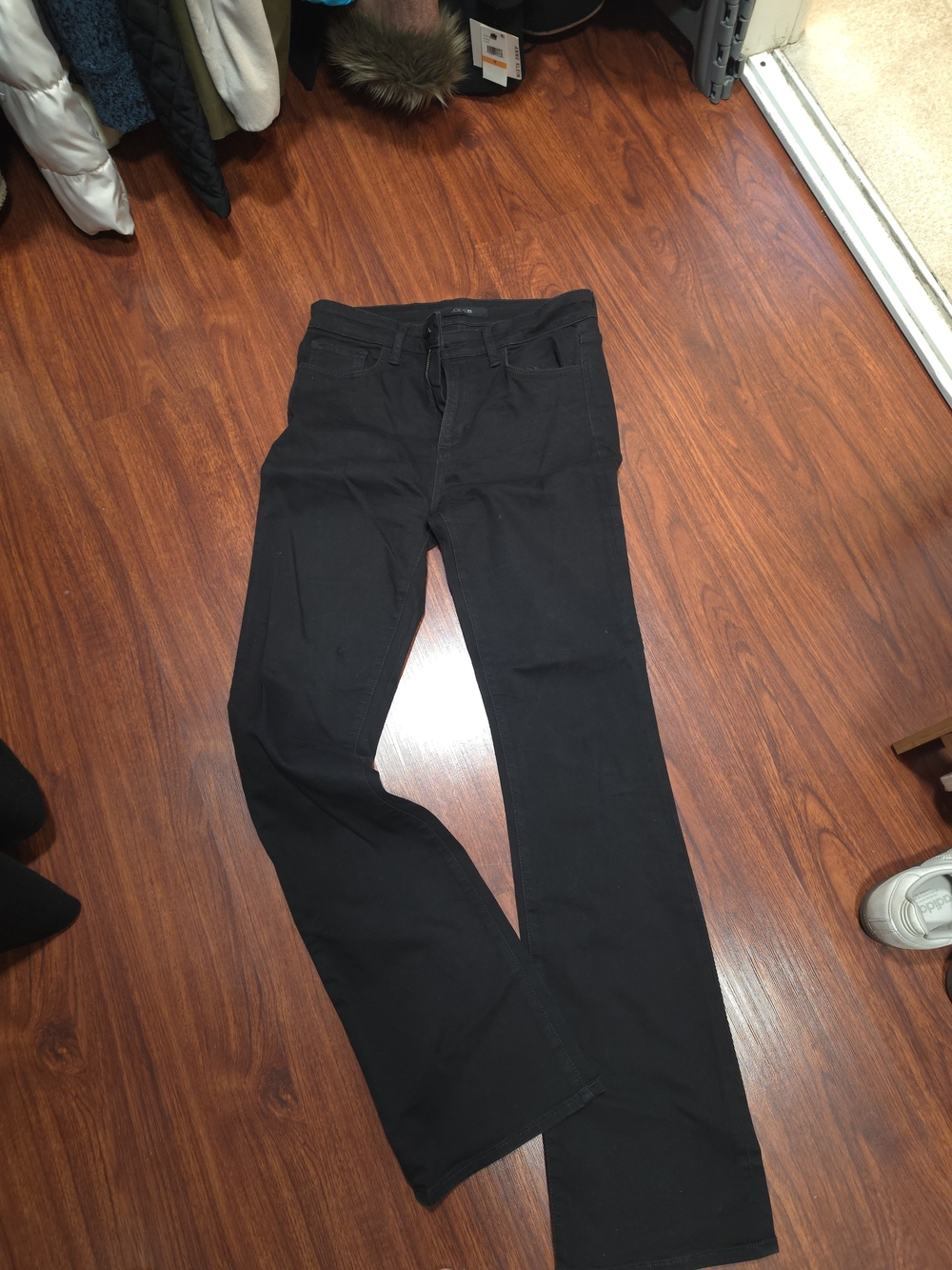 Women’s Black Straight-Leg Jeans
